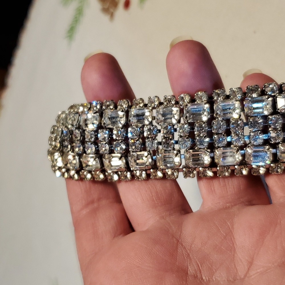 💥SOLD💥Weiss Rhinstone Bracelet - Picture 3 of 10